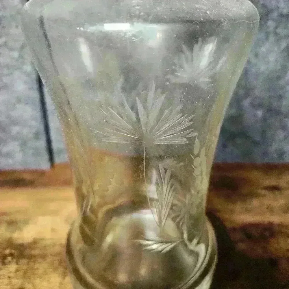 Vintage Clear Glass Liquor Decanter With Cut Fern Pattern No stopper - Picture 2 of 10